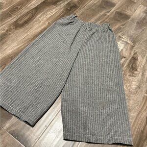Wide Leg Pinstripe Cropped Pants - Gray